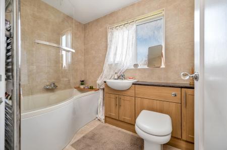 4 bedroom Detached house for sale in Oak Road, Stamford, PE9