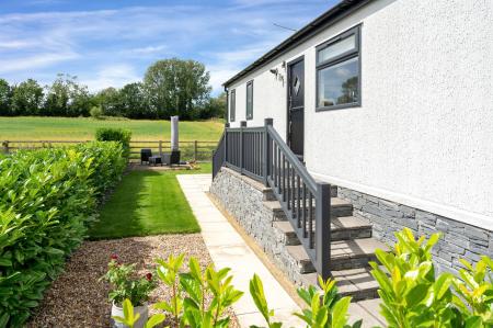 2 bedroom Lodge for sale in Yarwell Mill, Yarwell, PE8