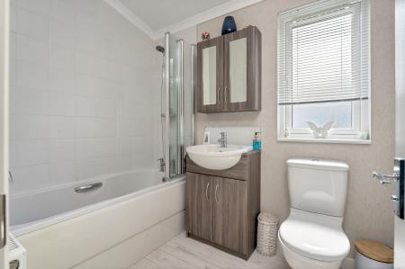 2 bedroom Lodge for sale in Yarwell Mill, Yarwell, PE8