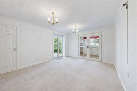 2 bedroom Flat for sale in Torkington Gardens, Stamford, PE9