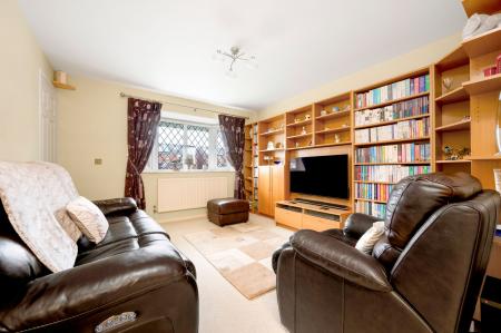 3 bedroom Semi-detached house for sale in Avocet Close, Essendine, PE9