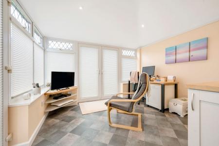 3 bedroom Semi-detached house for sale in Avocet Close, Essendine, PE9