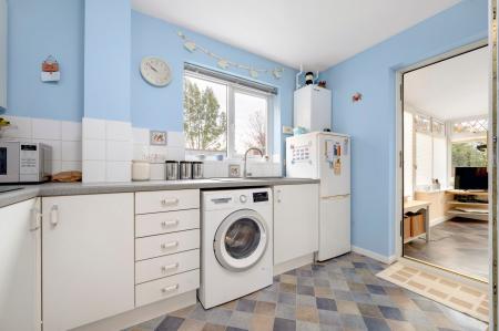 3 bedroom Semi-detached house for sale in Avocet Close, Essendine, PE9