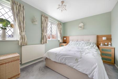 3 bedroom Semi-detached house for sale in Avocet Close, Essendine, PE9