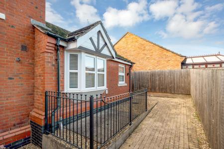 2 bedroom Terraced bungalow for sale in Christ Church Close, Stamford, PE9