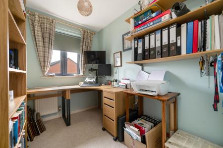 3 bedroom Semi-detached house for sale in Avocet Close, Essendine, PE9