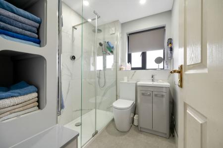 3 bedroom Semi-detached house for sale in Avocet Close, Essendine, PE9