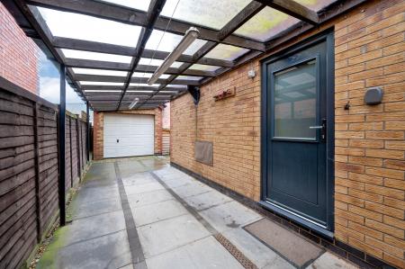 3 bedroom Semi-detached house for sale in Avocet Close, Essendine, PE9