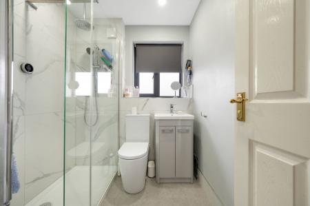 3 bedroom Semi-detached house for sale in Avocet Close, Essendine, PE9