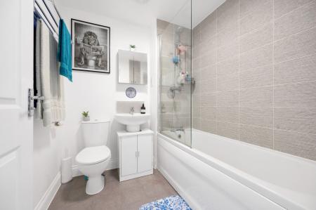 2 bedroom Terraced House for sale in Groves Crescent, Stamford, PE9