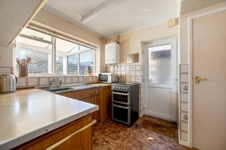 3 bedroom Semi-detached house for sale in Chatsworth Road, Stamford, PE9