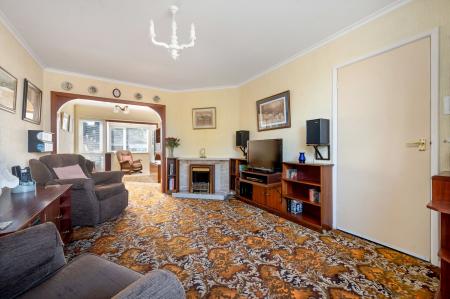 3 bedroom Semi-detached house for sale in Chatsworth Road, Stamford, PE9