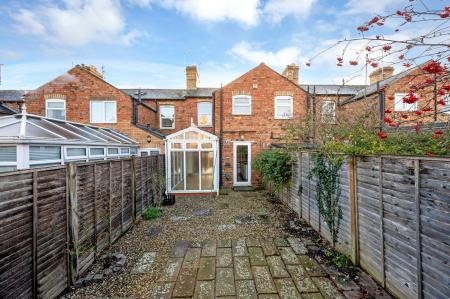 2 bedroom Terraced House for sale in New Cross Road, Stamford, PE9