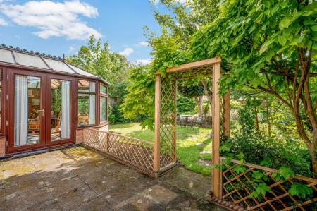 2 bedroom Semi-detached house for sale in Waverley Place, Stamford, PE9