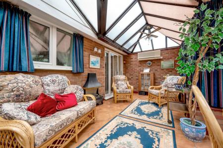 2 bedroom Semi-detached house for sale in Waverley Place, Stamford, PE9