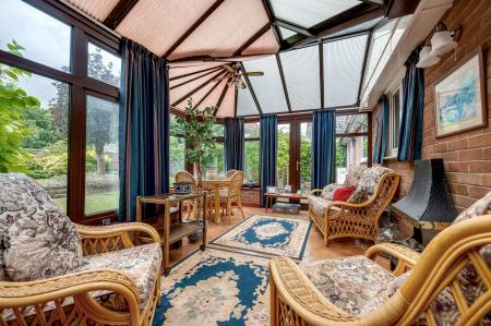 2 bedroom Semi-detached house for sale in Waverley Place, Stamford, PE9