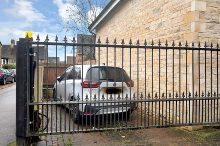 2 bedroom Maisonette for sale in Pauleys Court, Stamford, PE9