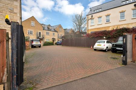 2 bedroom Maisonette for sale in Pauleys Court, Stamford, PE9