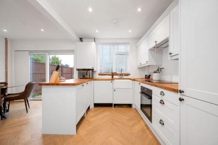 3 bedroom Semi-detached house for sale in Lonsdale Road, Stamford, PE9