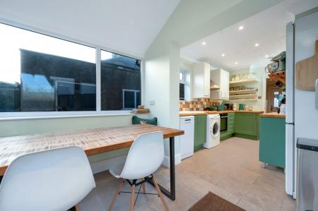 3 bedroom Semi-detached house for sale in Queens Walk, Stamford, PE9