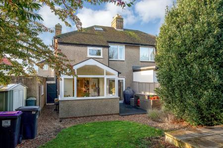 3 bedroom Semi-detached house for sale in Queens Walk, Stamford, PE9