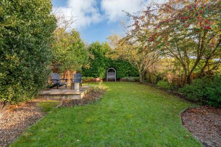 3 bedroom Semi-detached house for sale in Queens Walk, Stamford, PE9