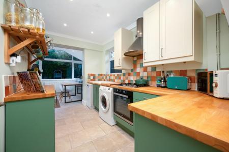 3 bedroom Semi-detached house for sale in Queens Walk, Stamford, PE9