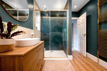 3 bedroom Semi-detached house for sale in Queens Walk, Stamford, PE9