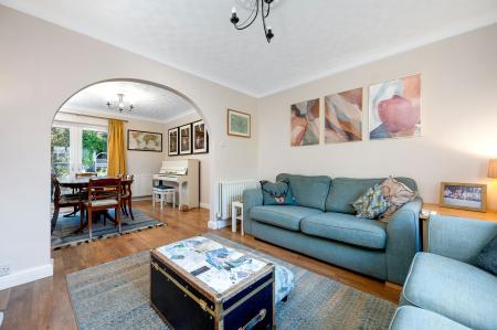 3 bedroom Semi-detached house for sale in Queens Walk, Stamford, PE9