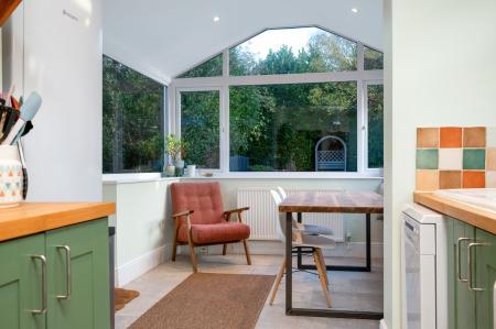 3 bedroom Semi-detached house for sale in Queens Walk, Stamford, PE9