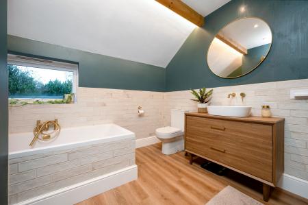 3 bedroom Semi-detached house for sale in Queens Walk, Stamford, PE9