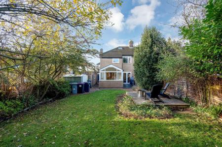 3 bedroom Semi-detached house for sale in Queens Walk, Stamford, PE9