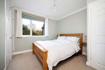 3 bedroom Semi-detached house for sale in Queens Walk, Stamford, PE9