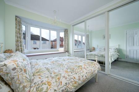 3 bedroom Semi-detached house for sale in Queens Walk, Stamford, PE9
