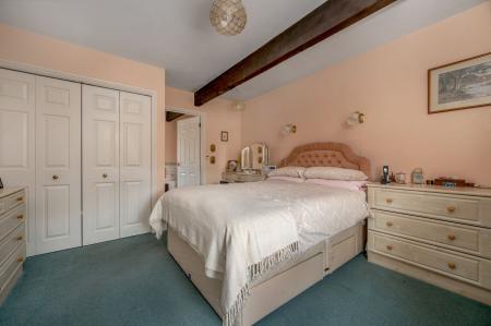 3 bedroom Terraced House for sale in Watergate, Stamford, PE9