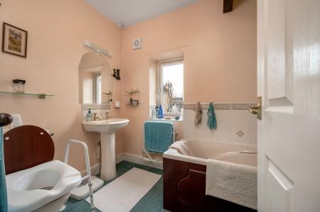 3 bedroom Terraced House for sale in Watergate, Stamford, PE9