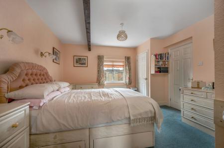 3 bedroom Terraced House for sale in Watergate, Stamford, PE9