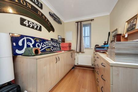 4 bedroom Semi-detached house for sale in Highgate Green, Elton, PE8