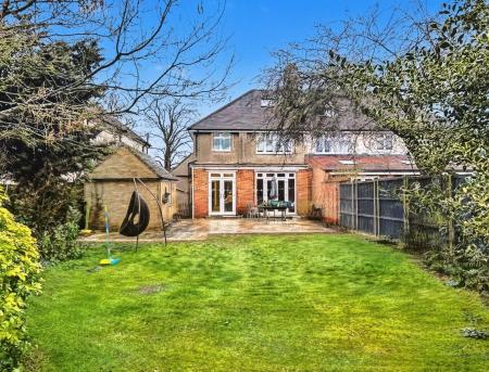 4 bedroom Semi-detached house for sale in Roman Bank, Stamford, PE9