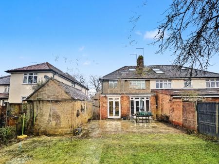 4 bedroom Semi-detached house for sale in Roman Bank, Stamford, PE9