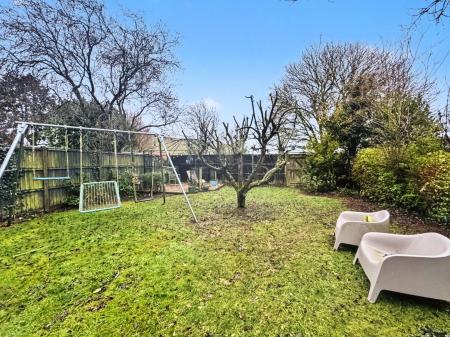 4 bedroom Semi-detached house for sale in Roman Bank, Stamford, PE9