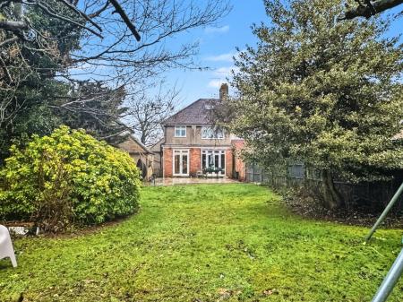 4 bedroom Semi-detached house for sale in Roman Bank, Stamford, PE9