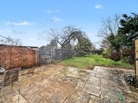 4 bedroom Semi-detached house for sale in Roman Bank, Stamford, PE9
