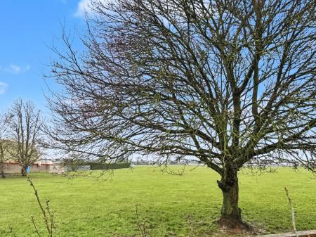 4 bedroom Semi-detached house for sale in Roman Bank, Stamford, PE9