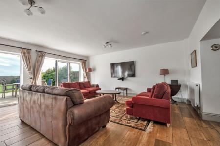4 bedroom Detached house for sale in Barnack Road, Uffington, PE9