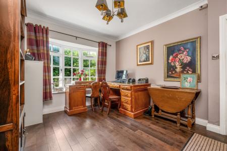 6 bedroom Detached house for sale in Manor Road, Sutton, PE5