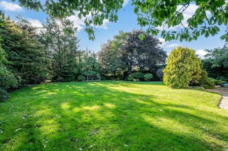 6 bedroom Detached house for sale in Manor Road, Sutton, PE5