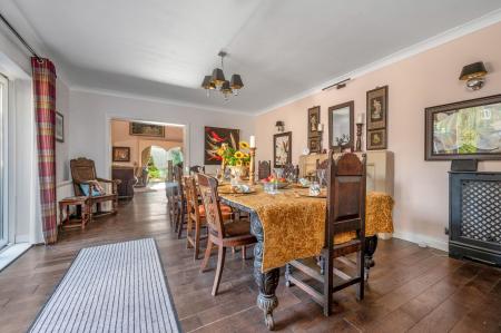 6 bedroom Detached house for sale in Manor Road, Sutton, PE5