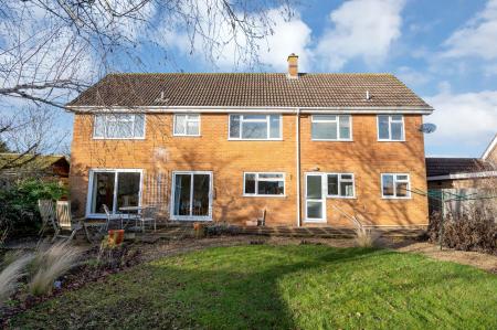 5 bedroom Detached house for sale in Queens Walk, Stamford, PE9