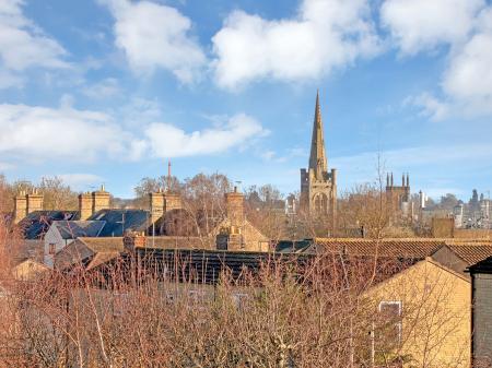 5 bedroom Detached house for sale in Queens Walk, Stamford, PE9